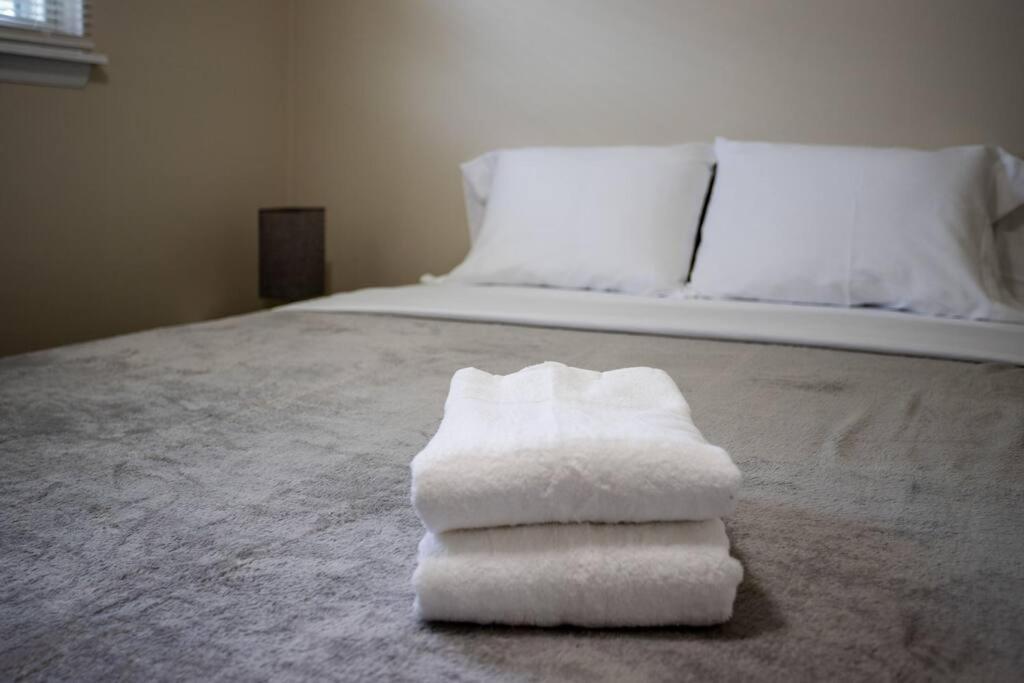 {Quiet Suburban Ranch Hot Tub} Mins Arpt/Rit/Dwnt Apartman Rochester Kültér fotó