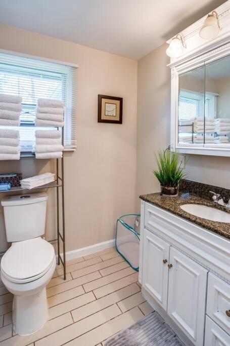 {Quiet Suburban Ranch Hot Tub} Mins Arpt/Rit/Dwnt Apartman Rochester Kültér fotó