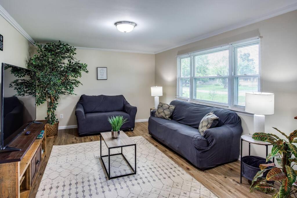 {Quiet Suburban Ranch Hot Tub} Mins Arpt/Rit/Dwnt Apartman Rochester Kültér fotó